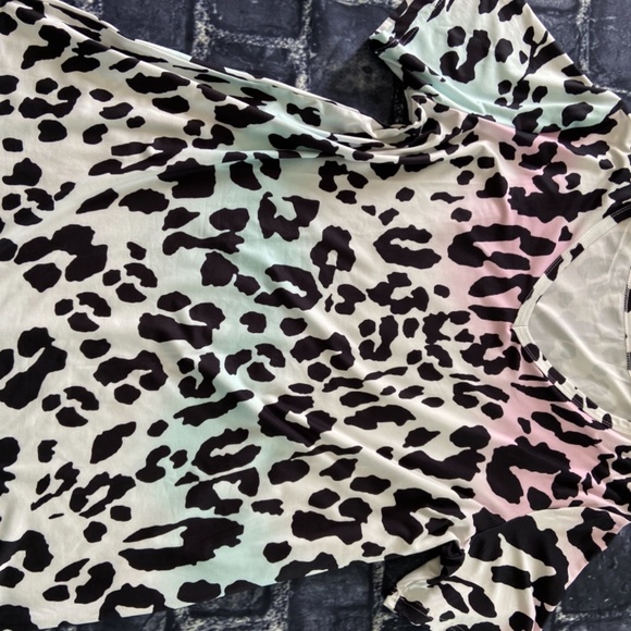 5X Plus size Leopard print shirt - Picture 4 of 4